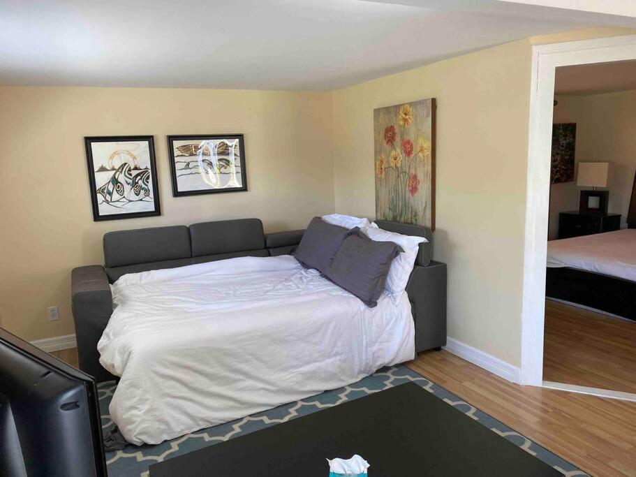 Adorable 2-Bedroom Guesthouse With Free Parking Victoria Exteriér fotografie